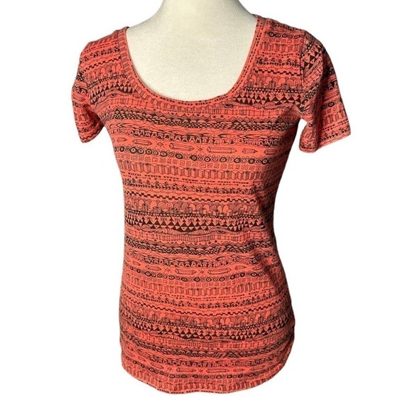 Urban Outfitters Micro Pattern Geometric Print T-Shirt Size Small - Picture 1 of 7